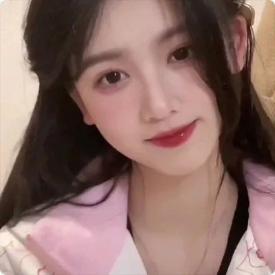 背后的她,眼前的我